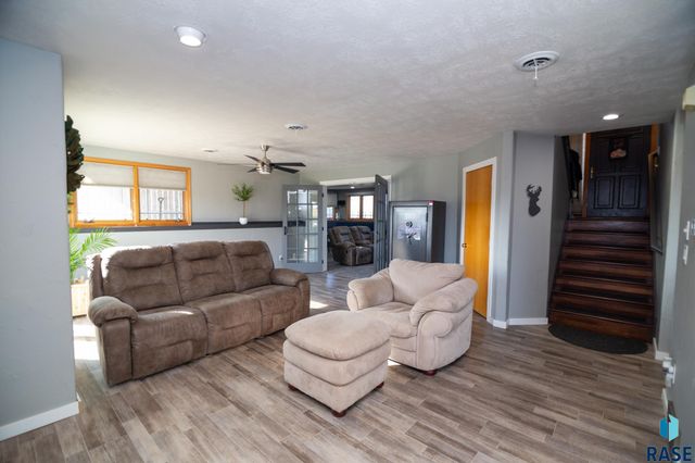 47869 Chateau Ct Court, Harrisburg, SD 57032