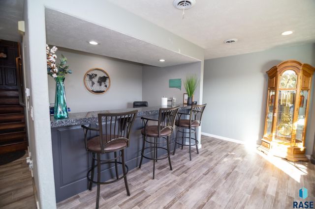 47869 Chateau Ct Court, Harrisburg, SD 57032