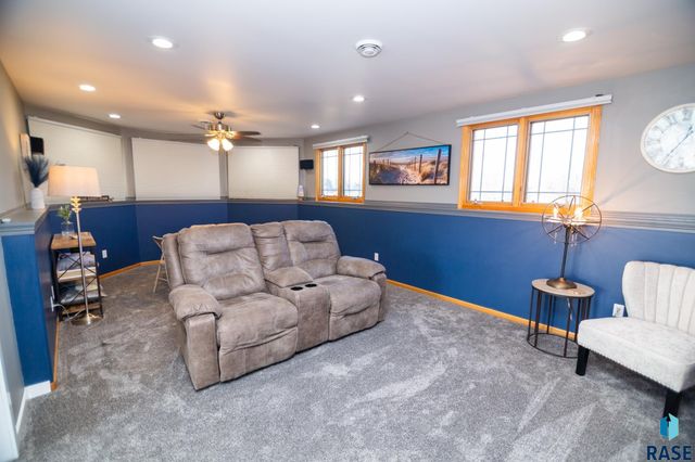 47869 Chateau Ct Court, Harrisburg, SD 57032