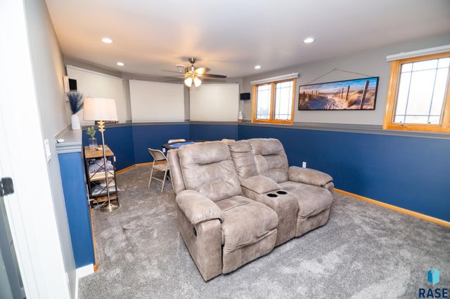 47869 Chateau Ct Court, Harrisburg, SD 57032