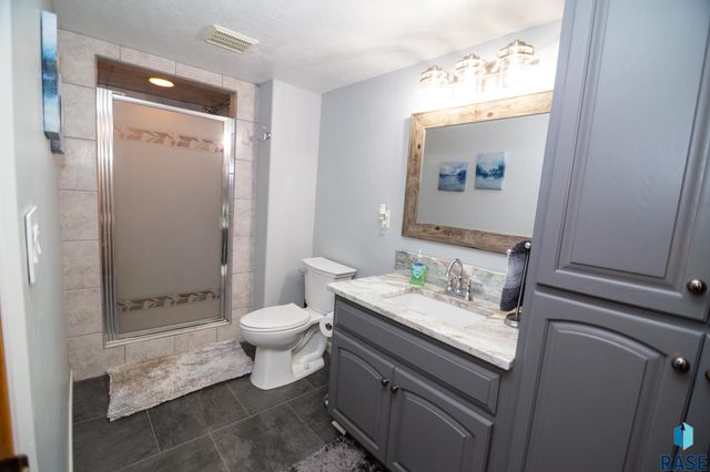 47869 Chateau Ct Court, Harrisburg, SD 57032