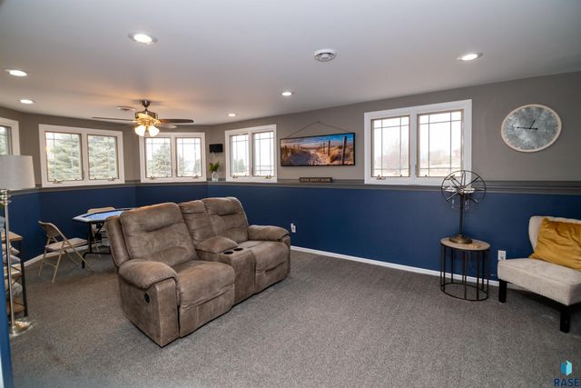 47869 Chateau Ct Court, Harrisburg, SD 57032
