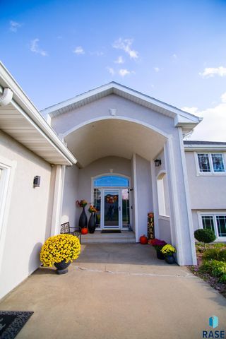 47869 Chateau Ct Court, Harrisburg, SD 57032