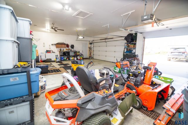 47869 Chateau Ct Court, Harrisburg, SD 57032