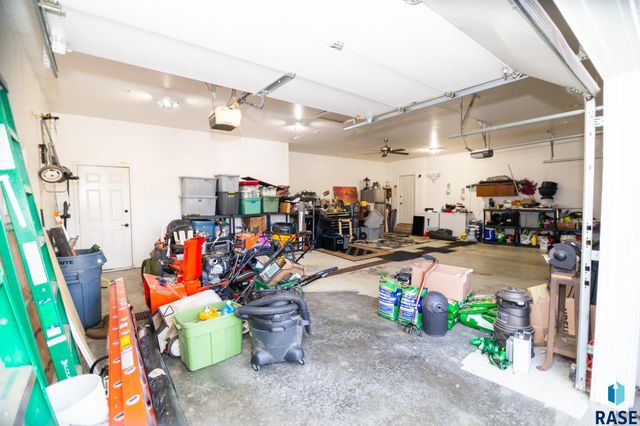 47869 Chateau Ct Court, Harrisburg, SD 57032