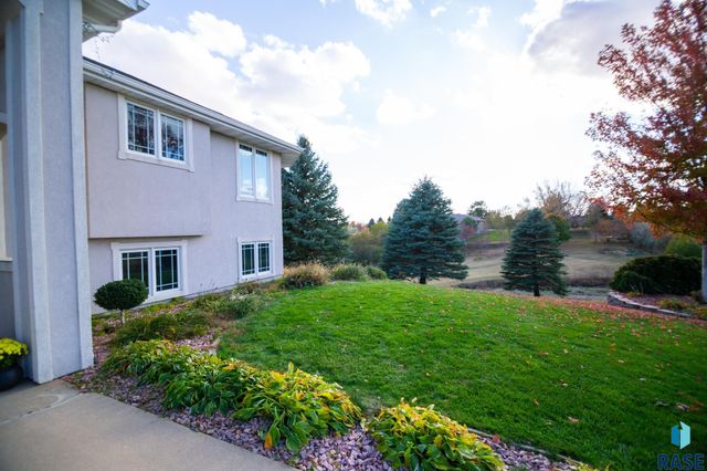 47869 Chateau Ct Court, Harrisburg, SD 57032