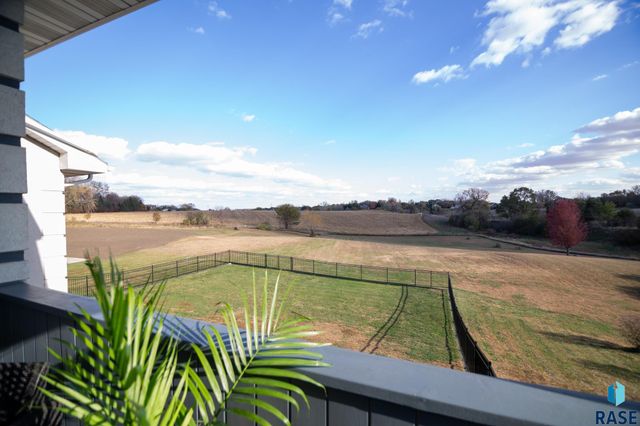 47869 Chateau Ct Court, Harrisburg, SD 57032