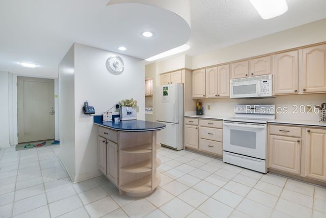 11 S Forest Beach Dr Apt 223, Hilton Head Island, SC 29928