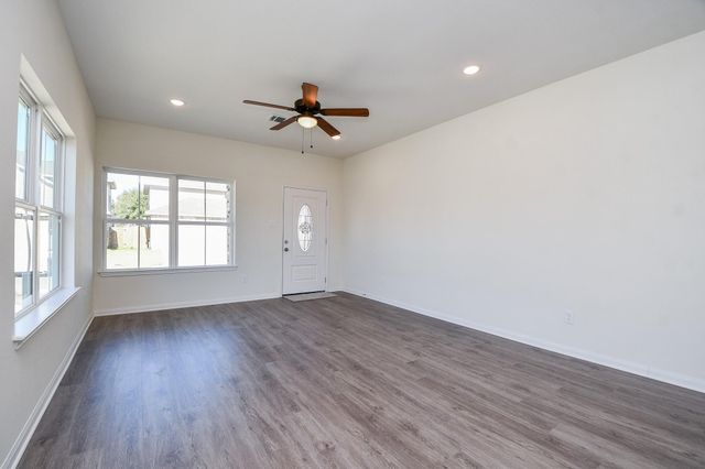 2827 Pine Estate Lane, Houston, TX 77014