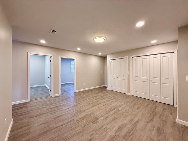 9-R Short St, Worcester, MA 01604