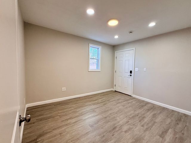 9-R Short St, Worcester, MA 01604