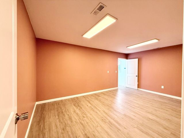 9-R Short St, Worcester, MA 01604
