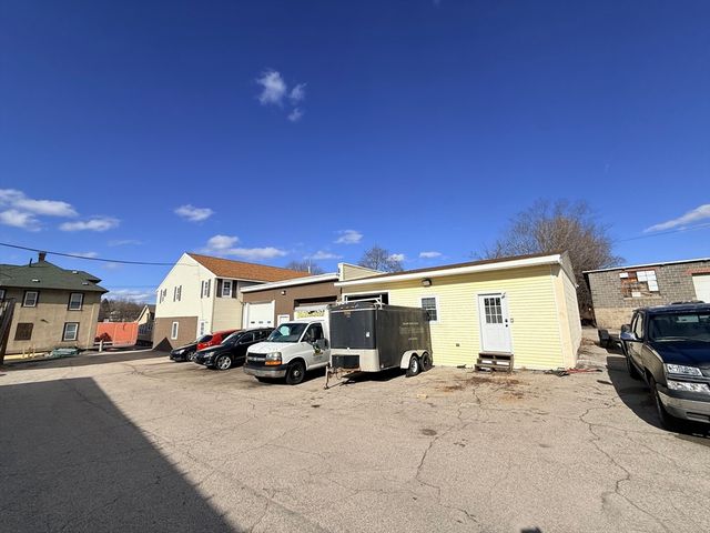 9-R Short St, Worcester, MA 01604