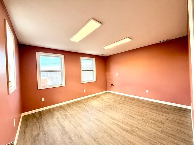 9-R Short St, Worcester, MA 01604