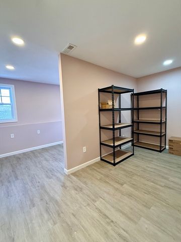 9-R Short St, Worcester, MA 01604