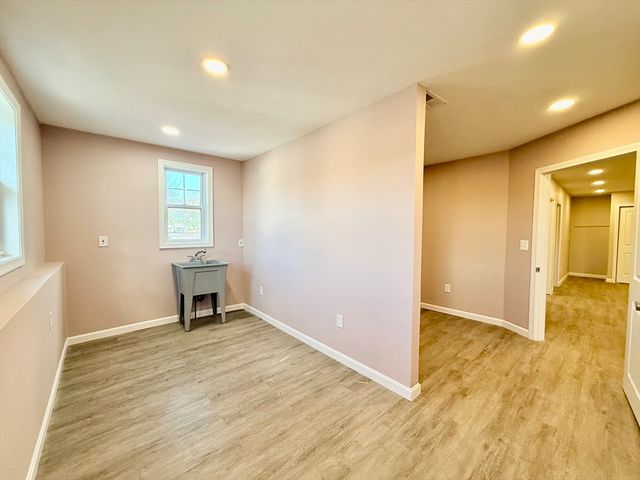9-R Short St, Worcester, MA 01604