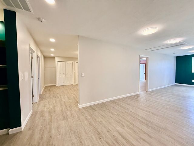 9-R Short St, Worcester, MA 01604