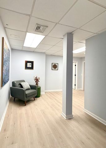9-R Short St, Worcester, MA 01604