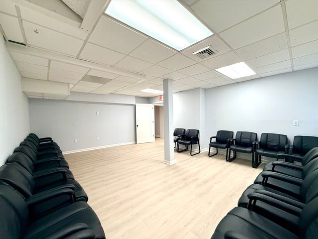 9-R Short St, Worcester, MA 01604