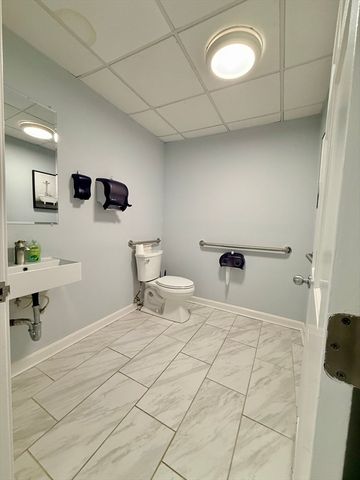 9-R Short St, Worcester, MA 01604