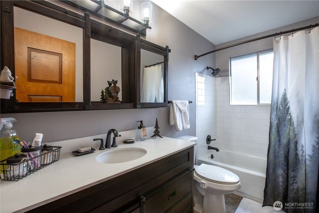 126 Hawthorn Lane, Shelton, WA 98584