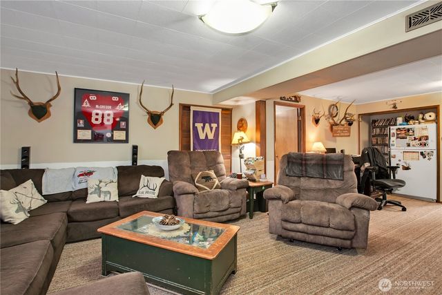 126 Hawthorn Lane, Shelton, WA 98584