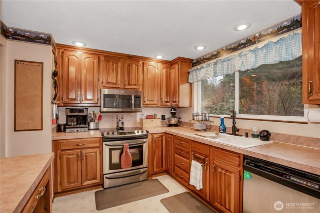 126 Hawthorn Lane, Shelton, WA 98584