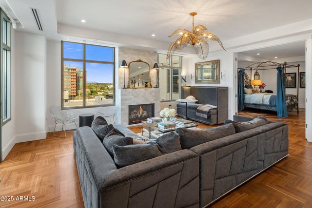 2211 E CAMELBACK Road 902, Phoenix, AZ 85016