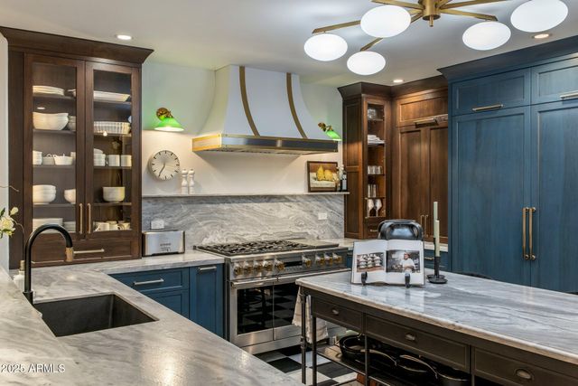 2211 E CAMELBACK Road 902, Phoenix, AZ 85016