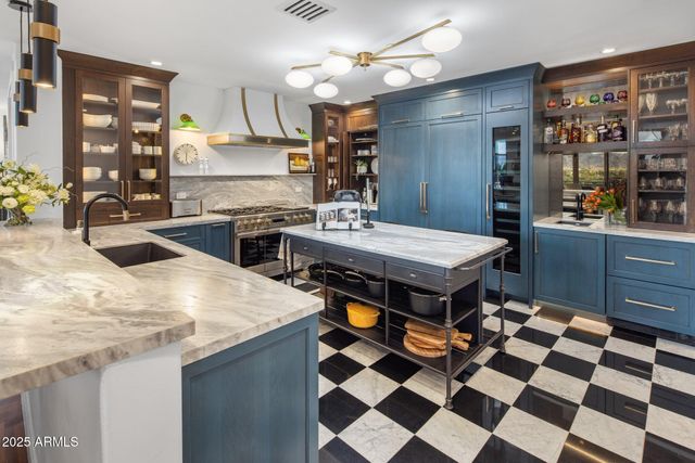 2211 E CAMELBACK Road 902, Phoenix, AZ 85016