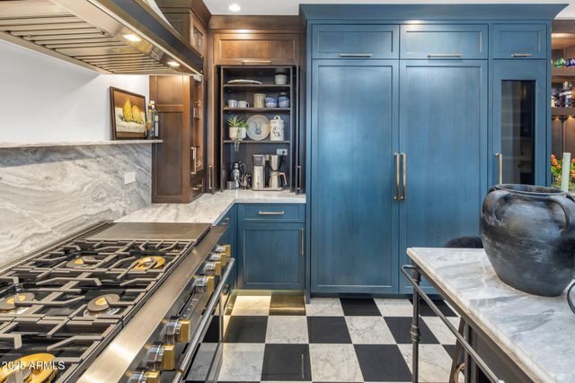 2211 E CAMELBACK Road 902, Phoenix, AZ 85016