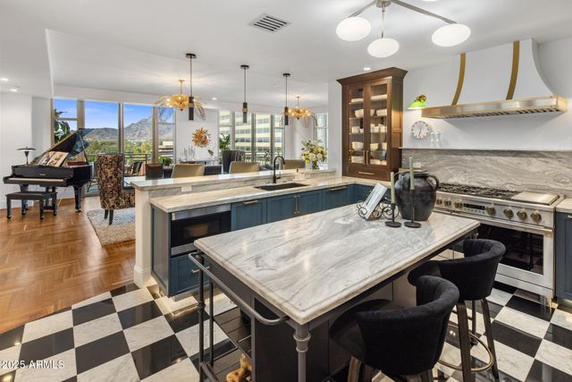 2211 E CAMELBACK Road 902, Phoenix, AZ 85016