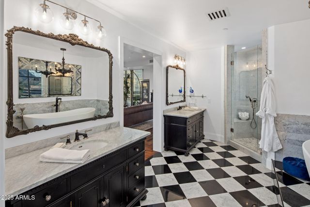 2211 E CAMELBACK Road 902, Phoenix, AZ 85016