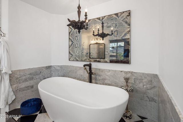 2211 E CAMELBACK Road 902, Phoenix, AZ 85016