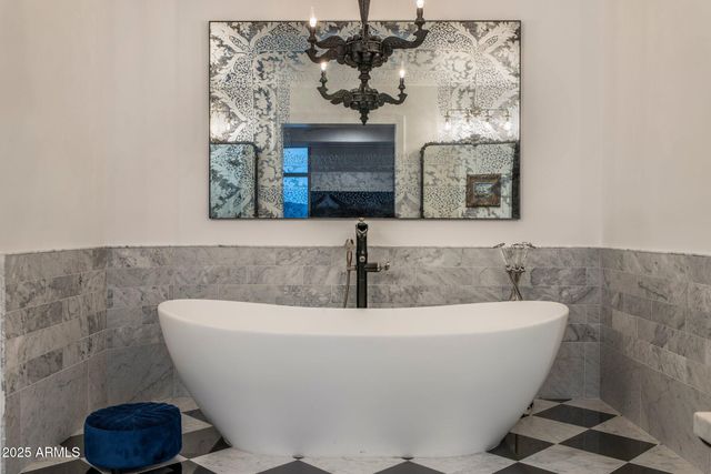 2211 E CAMELBACK Road 902, Phoenix, AZ 85016