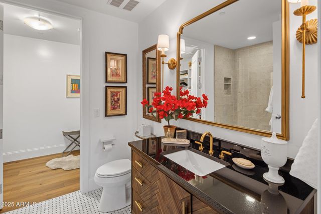 2211 E CAMELBACK Road 902, Phoenix, AZ 85016