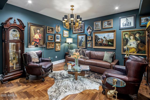 2211 E CAMELBACK Road 902, Phoenix, AZ 85016