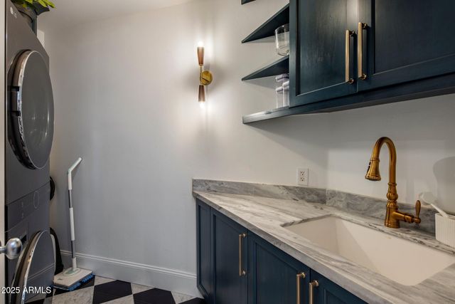 2211 E CAMELBACK Road 902, Phoenix, AZ 85016