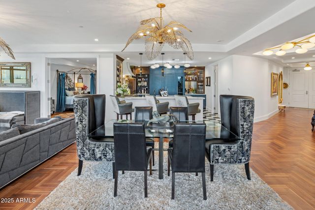 2211 E CAMELBACK Road 902, Phoenix, AZ 85016