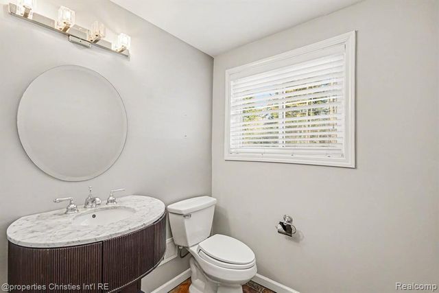 3289 Devon Brook Drive, Bloomfield Hills, MI 48302