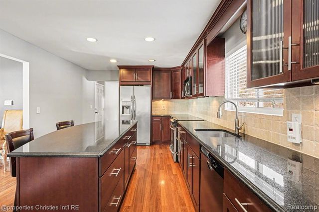 3289 Devon Brook Drive, Bloomfield Hills, MI 48302