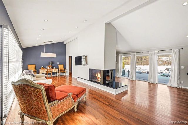 3289 Devon Brook Drive, Bloomfield Hills, MI 48302