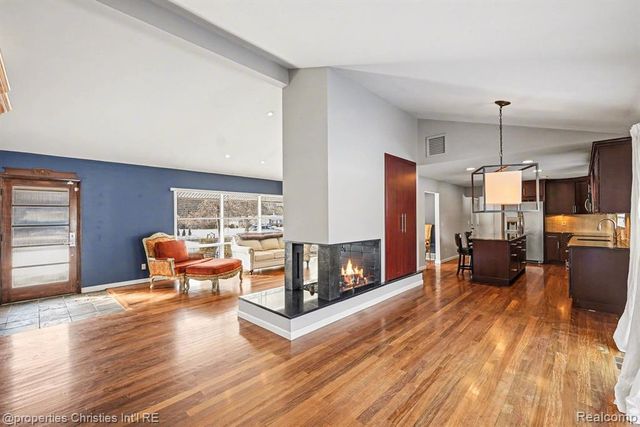 3289 Devon Brook Drive, Bloomfield Hills, MI 48302