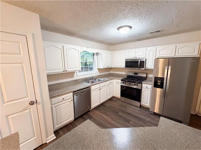215 Twin Brook Way, Lawrenceville, GA 30043