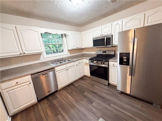 215 Twin Brook Way, Lawrenceville, GA 30043