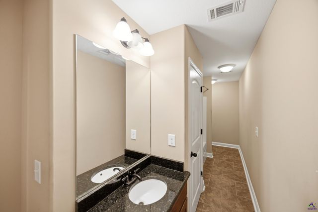 125 S J Drive, Macon, GA 31216
