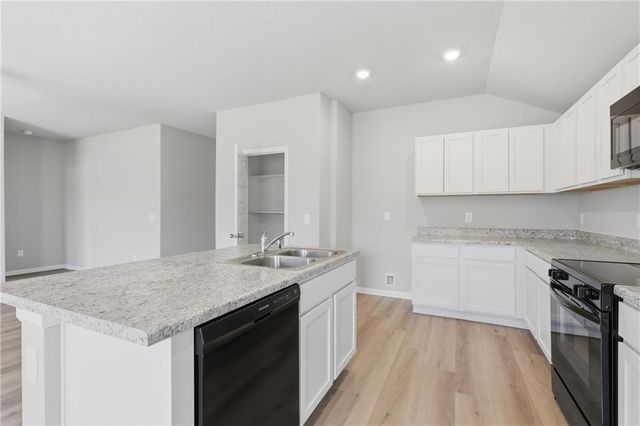 851 N Pear Street, Gardner, KS 66030
