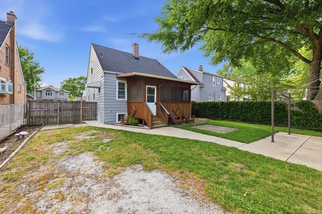 9709 51st Avenue, Oak Lawn, IL 60453