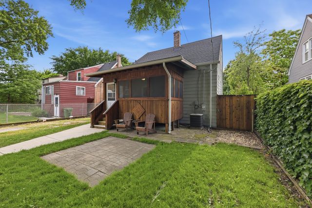 9709 51st Avenue, Oak Lawn, IL 60453
