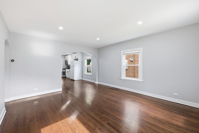 9709 51st Avenue, Oak Lawn, IL 60453